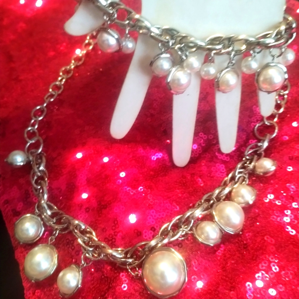 Paparazzi 2 piece set silver with white pearls